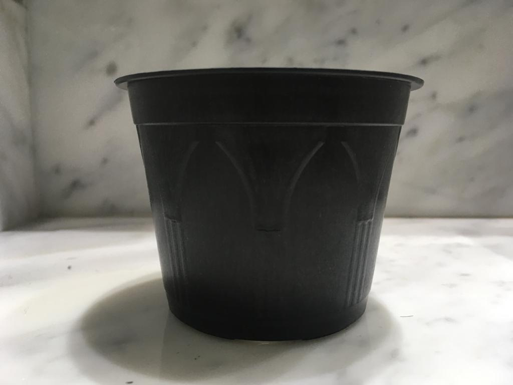 Kit de 20 Vasos Plásticos N9 Flexíveis Tipo Holambra com Relevos Clássicos na Cor Preta